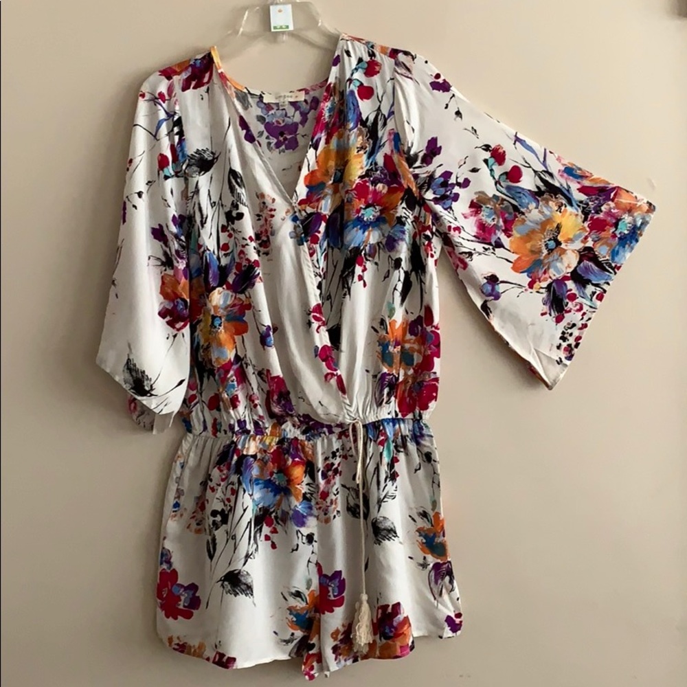 New Umgee floral romper w/ pockets - Picture 3 of 8
